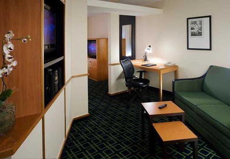 Fairfield Inn & Suites By Marriott Роджърс Стая снимка